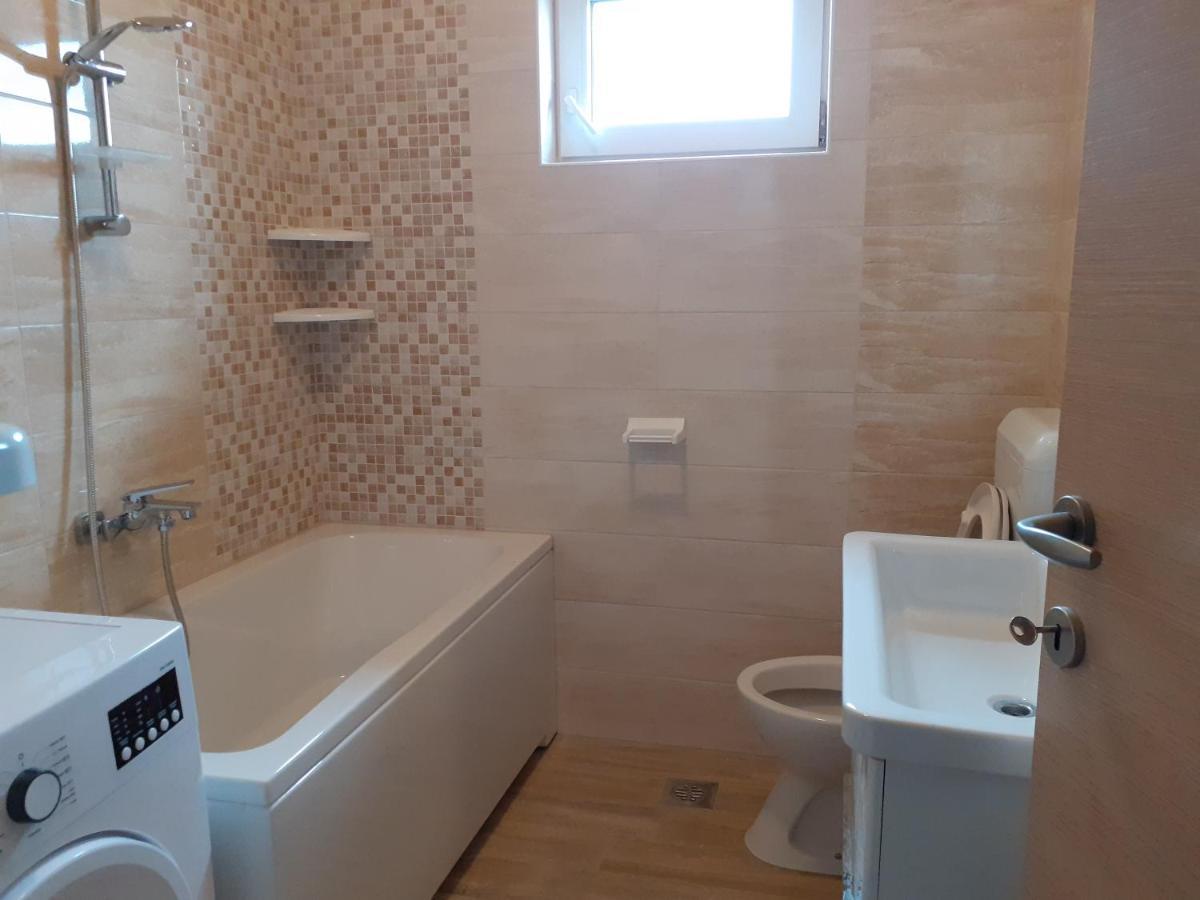 Apartments Rajka Лопар Екстериор снимка